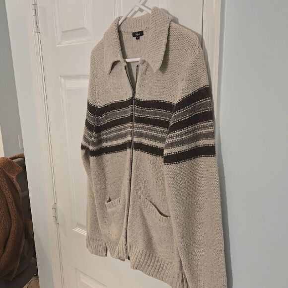 Men's Beige and Black Zip-Up Sweater - Picture 5 of 7